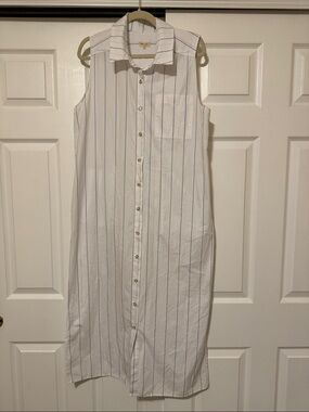 DONNI. White Shirt with Thin Blue Stripes